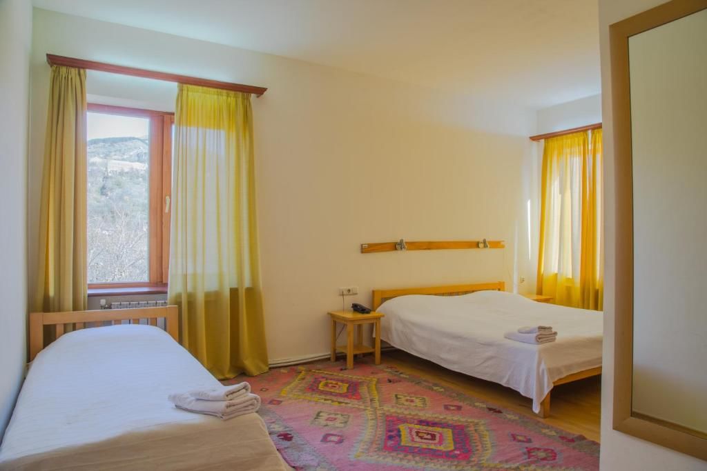 Отель Hotel Mirhav Горис-77