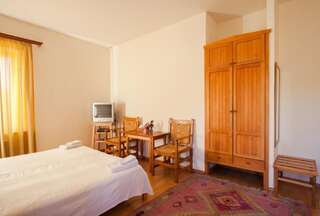 Отель Hotel Mirhav Горис Просторный двухместный номер с 2 отдельными кроватями-14
