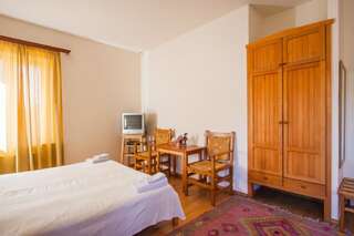 Отель Hotel Mirhav Горис Просторный двухместный номер с 2 отдельными кроватями-15