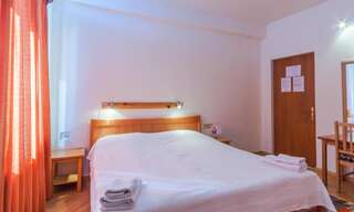 Отель Hotel Mirhav Горис Просторный двухместный номер с 2 отдельными кроватями-18